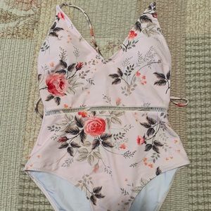 Cupshe full piece swimsuit NWOT sz Medium